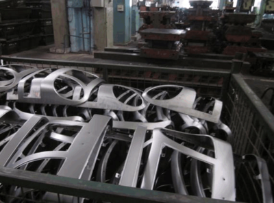 洛陽(yáng)一拖實(shí)習(xí)報(bào)告 金屬材料加工與應(yīng)用實(shí)踐